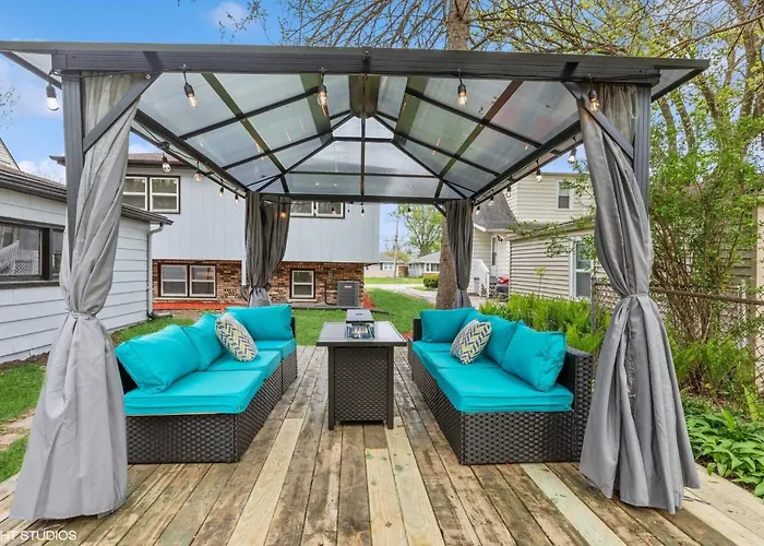 Holiday home Charming W/pergola & Games *