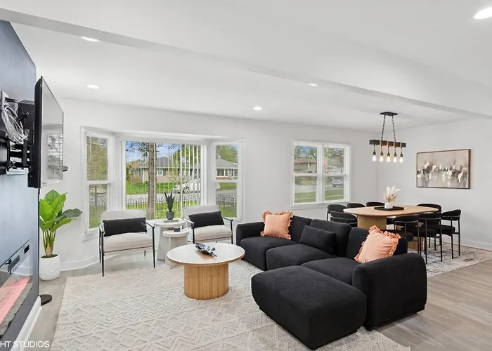 Charming W/pergola & Games Holiday home